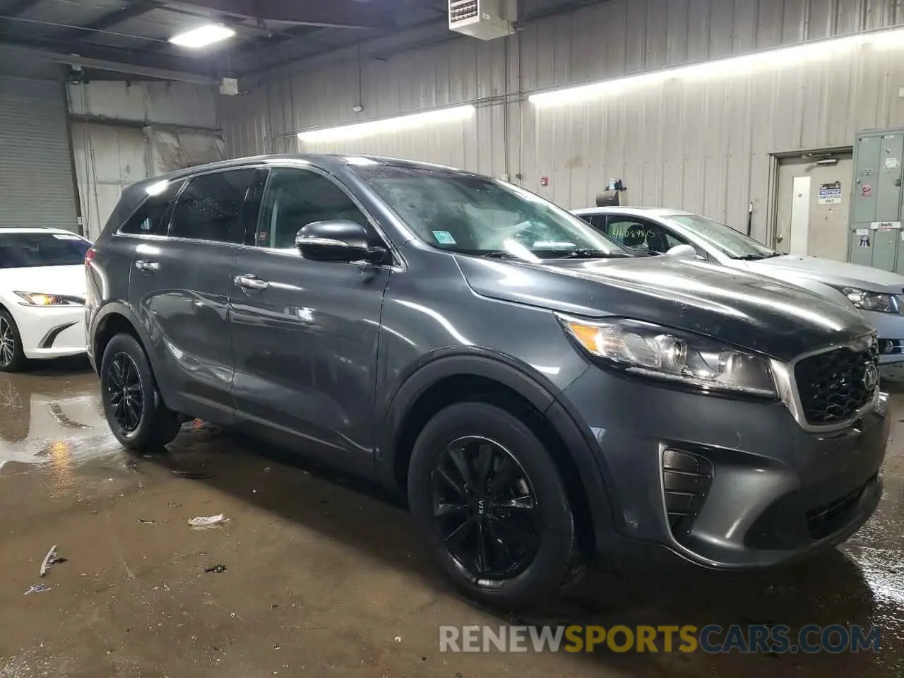 4 Photograph of a damaged car 5XYPG4A53LG615362 KIA SORENTO 2020