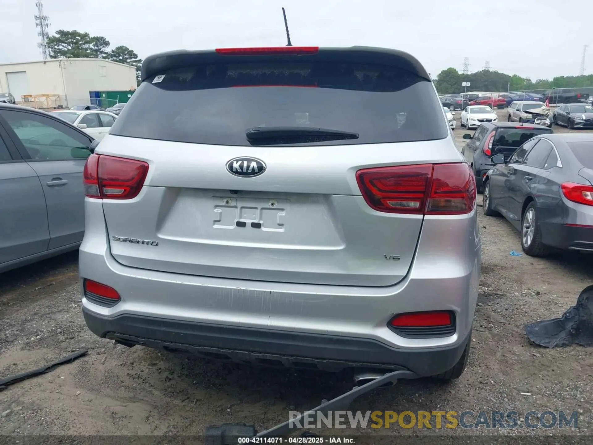 16 Photograph of a damaged car 5XYPG4A53LG645364 KIA SORENTO 2020