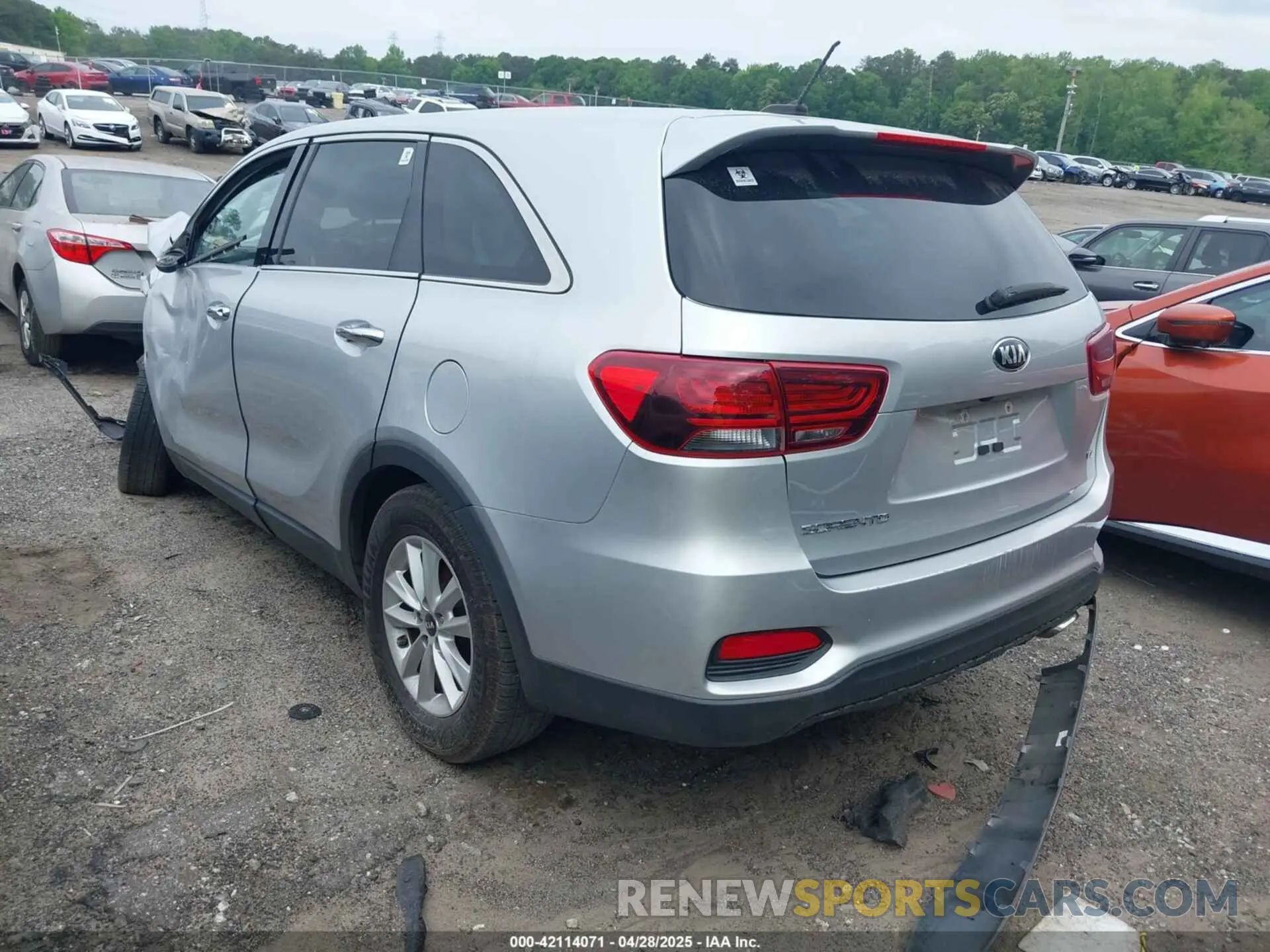 3 Photograph of a damaged car 5XYPG4A53LG645364 KIA SORENTO 2020