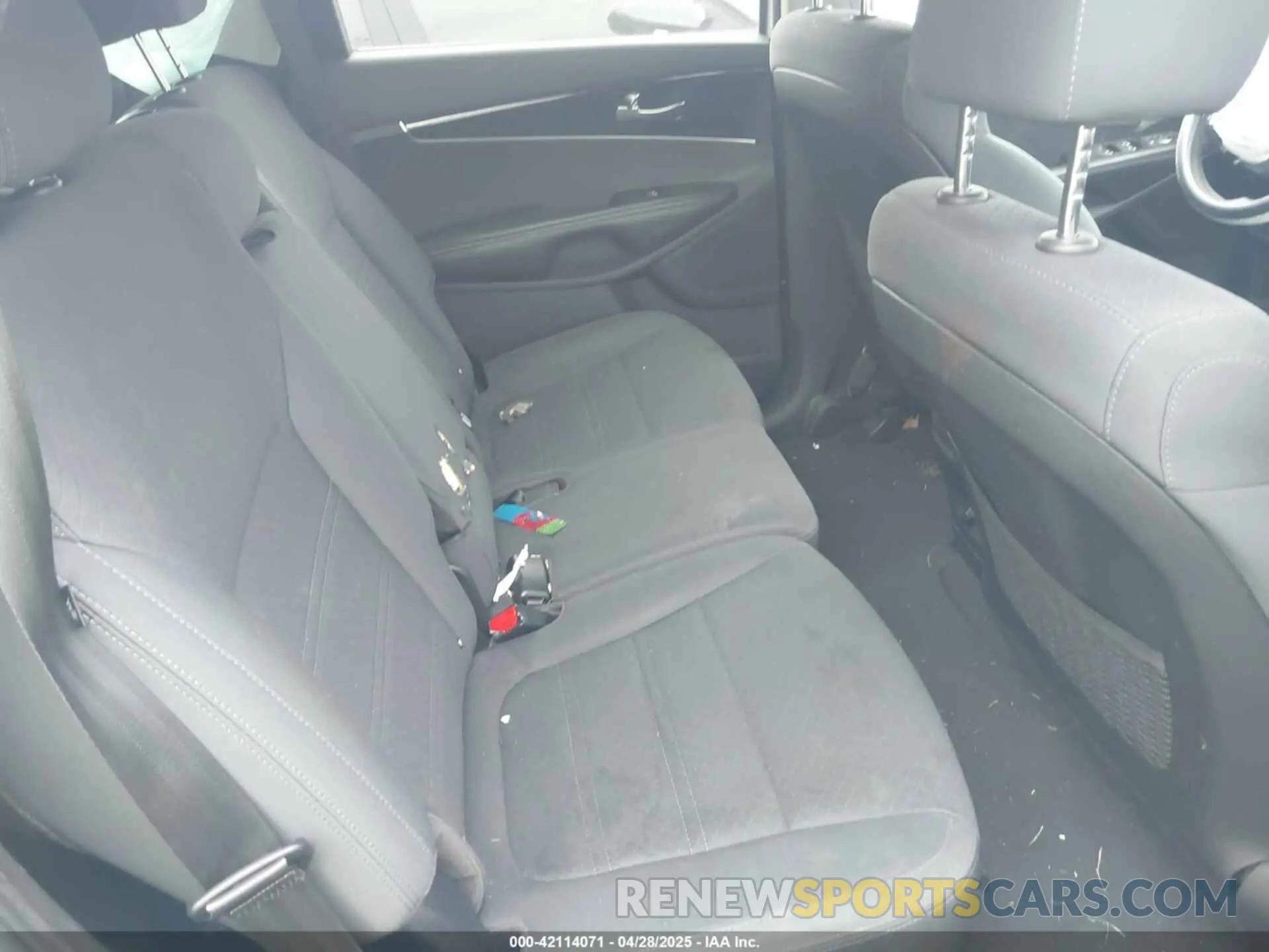 8 Photograph of a damaged car 5XYPG4A53LG645364 KIA SORENTO 2020