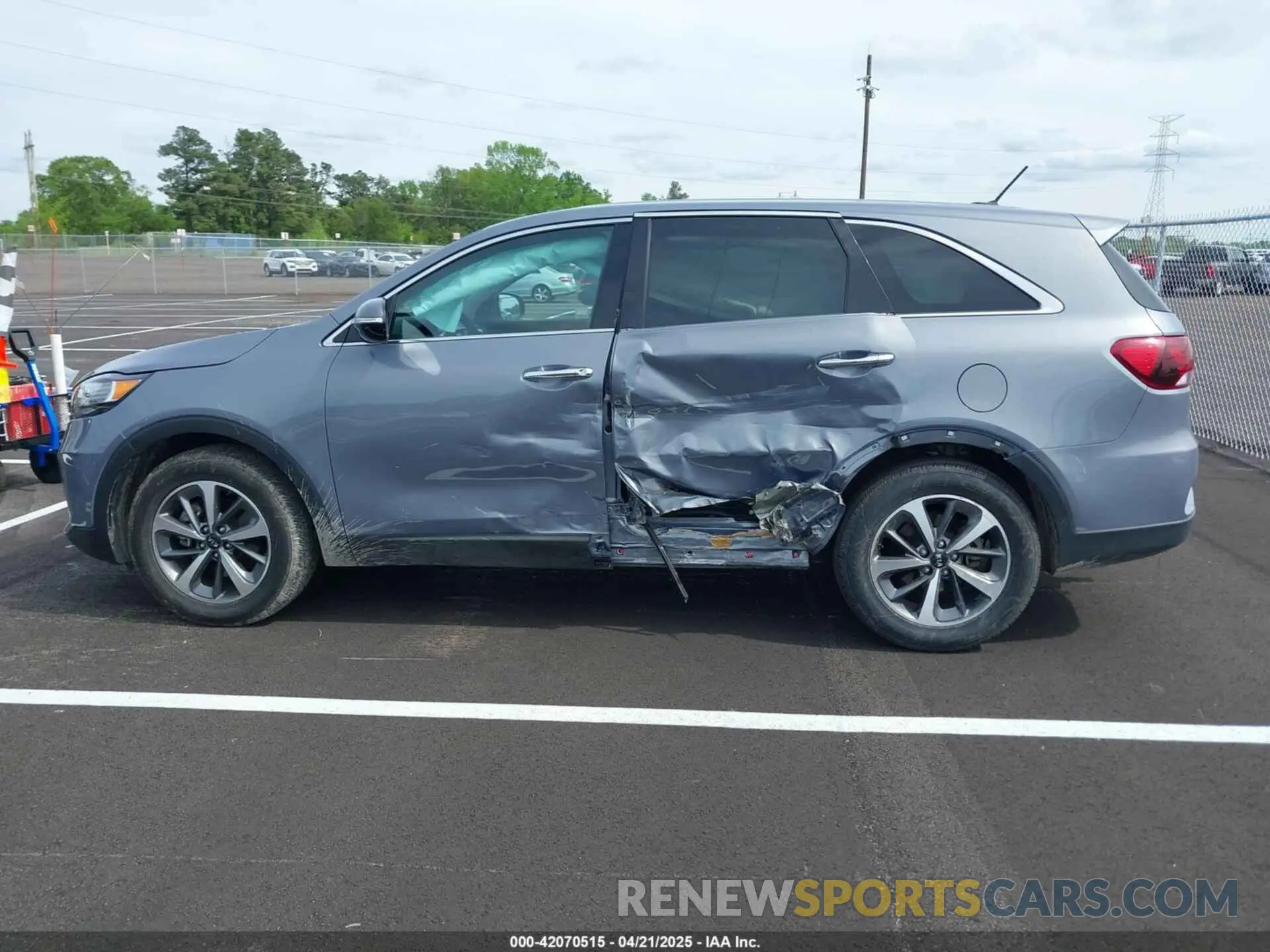 14 Photograph of a damaged car 5XYPG4A53LG675755 KIA SORENTO 2020