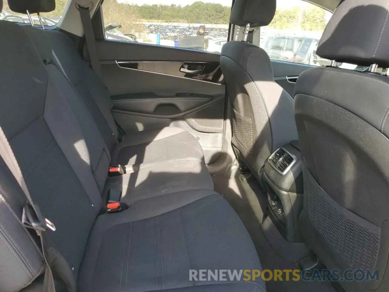 11 Photograph of a damaged car 5XYPG4A54LG620991 KIA SORENTO 2020