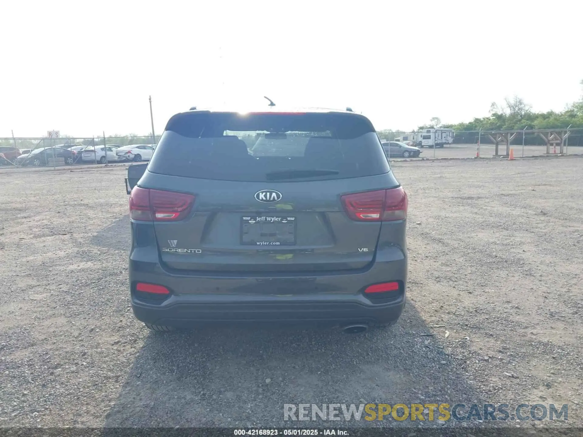 16 Photograph of a damaged car 5XYPG4A54LG706009 KIA SORENTO 2020