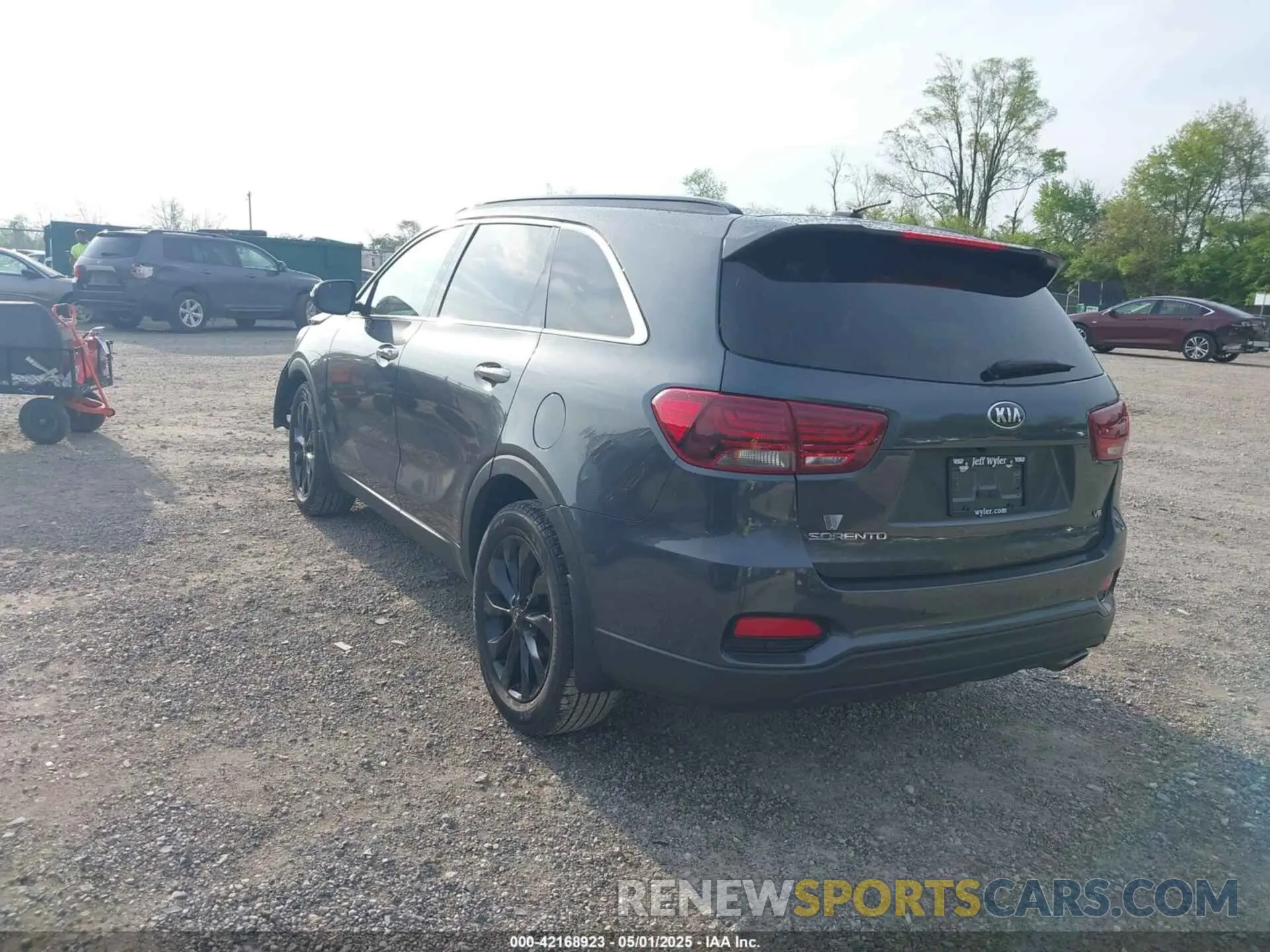 3 Photograph of a damaged car 5XYPG4A54LG706009 KIA SORENTO 2020