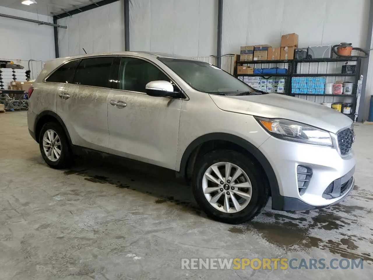 4 Photograph of a damaged car 5XYPG4A55LG615010 KIA SORENTO 2020