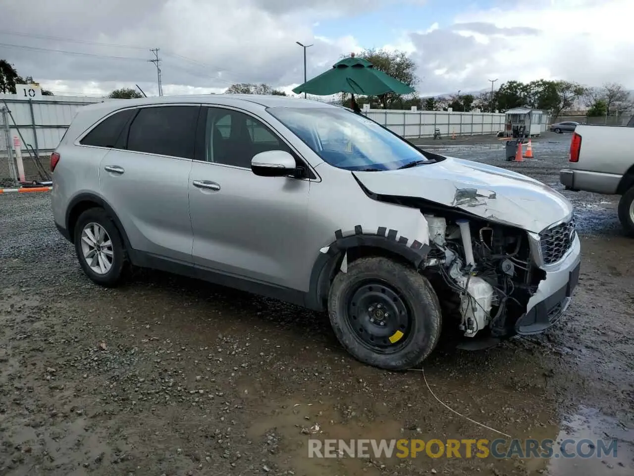 4 Photograph of a damaged car 5XYPG4A55LG631868 KIA SORENTO 2020