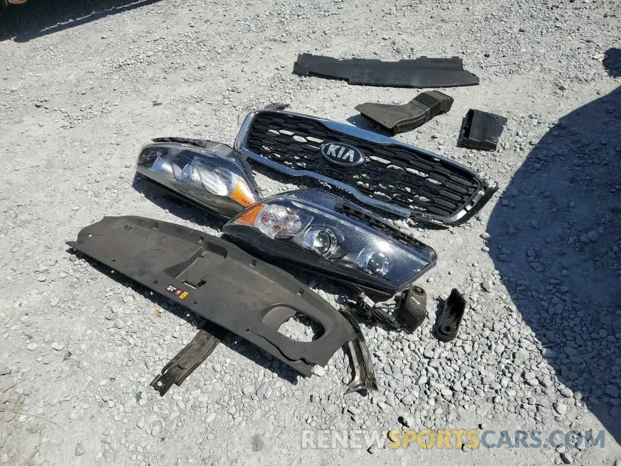 13 Photograph of a damaged car 5XYPG4A56LG621267 KIA SORENTO 2020