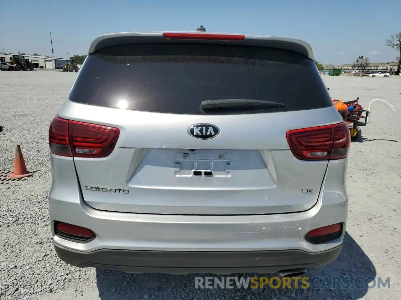 6 Photograph of a damaged car 5XYPG4A56LG621267 KIA SORENTO 2020