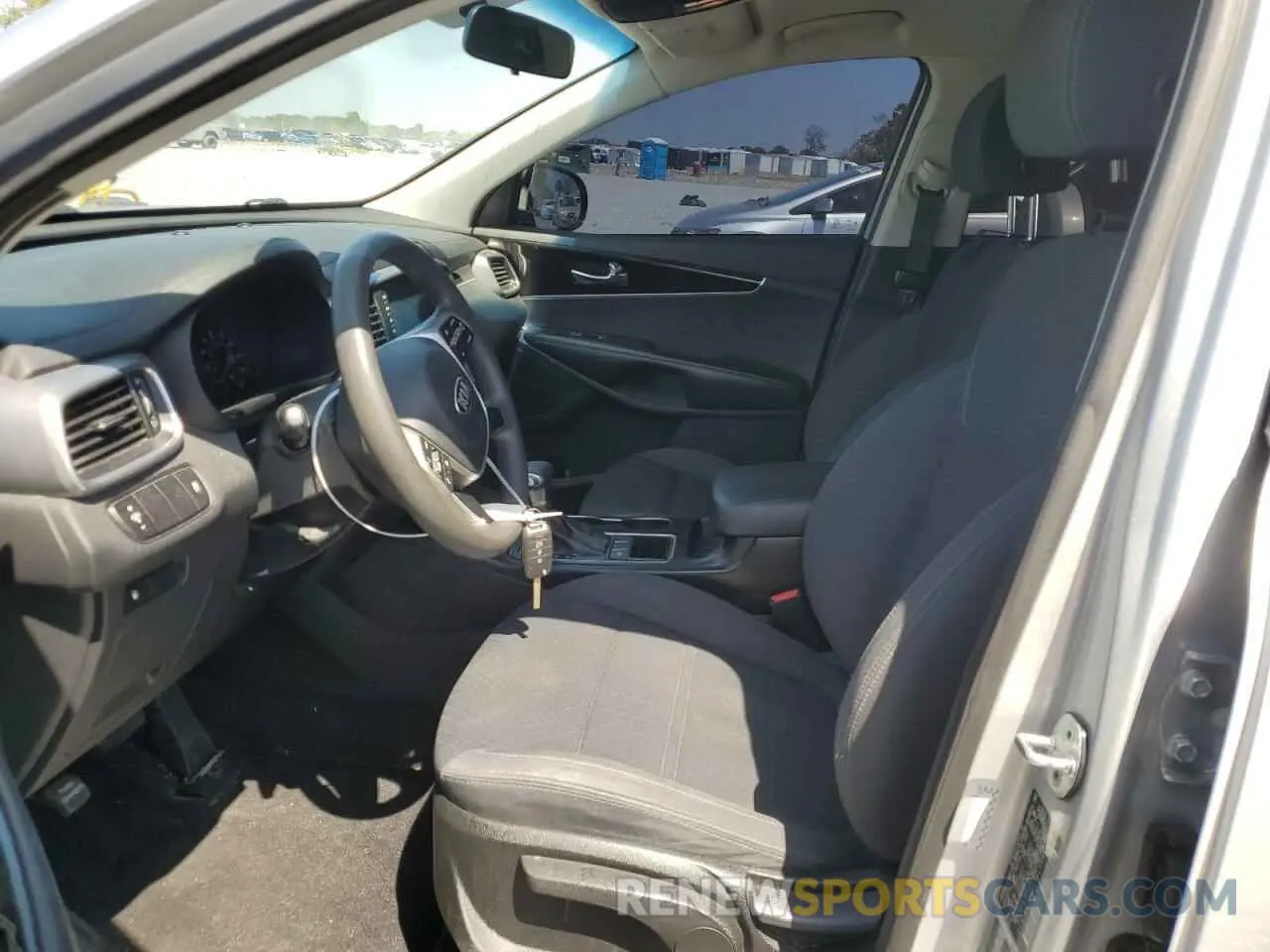 7 Photograph of a damaged car 5XYPG4A56LG621267 KIA SORENTO 2020