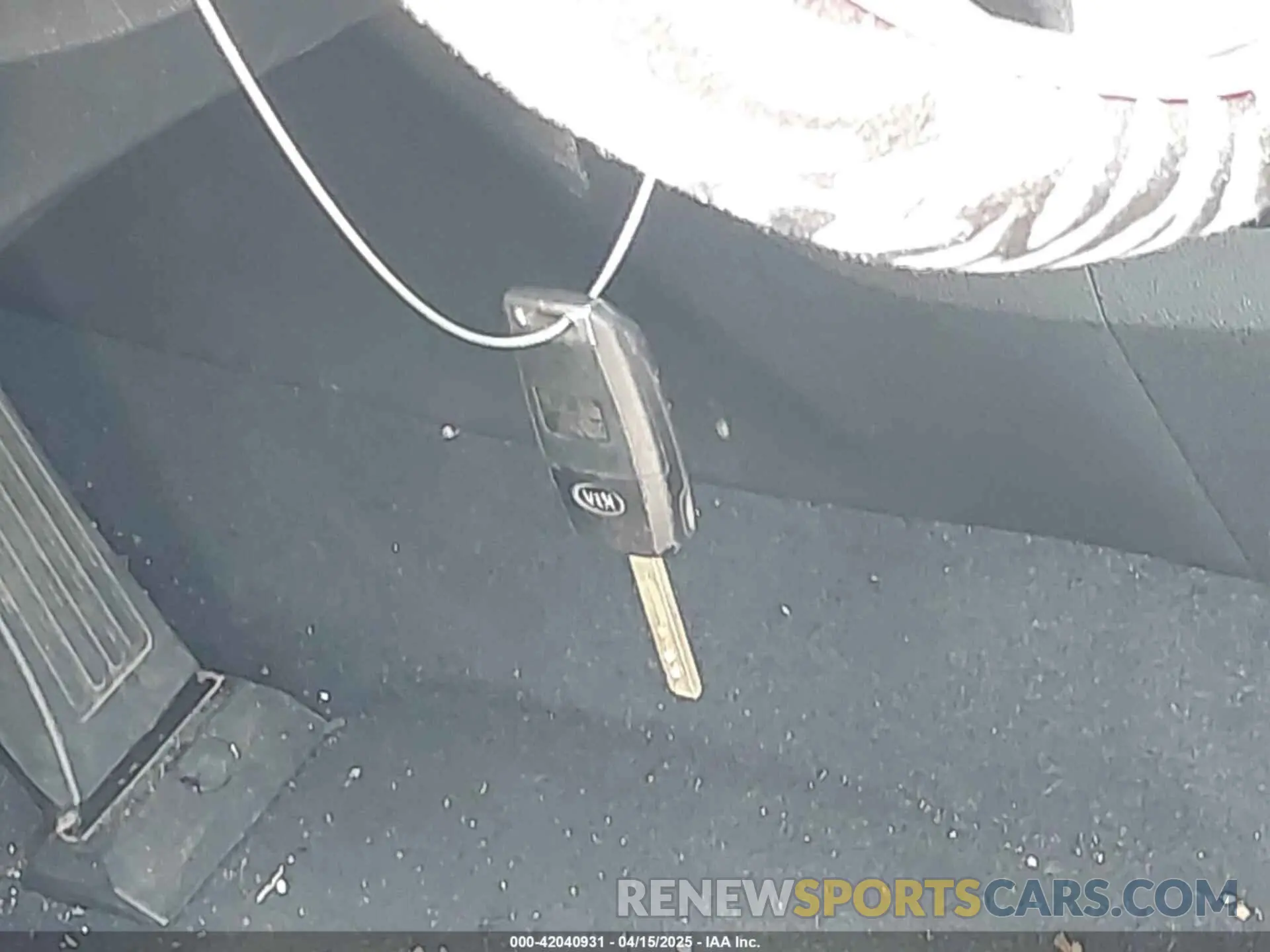 11 Photograph of a damaged car 5XYPG4A56LG622631 KIA SORENTO 2020