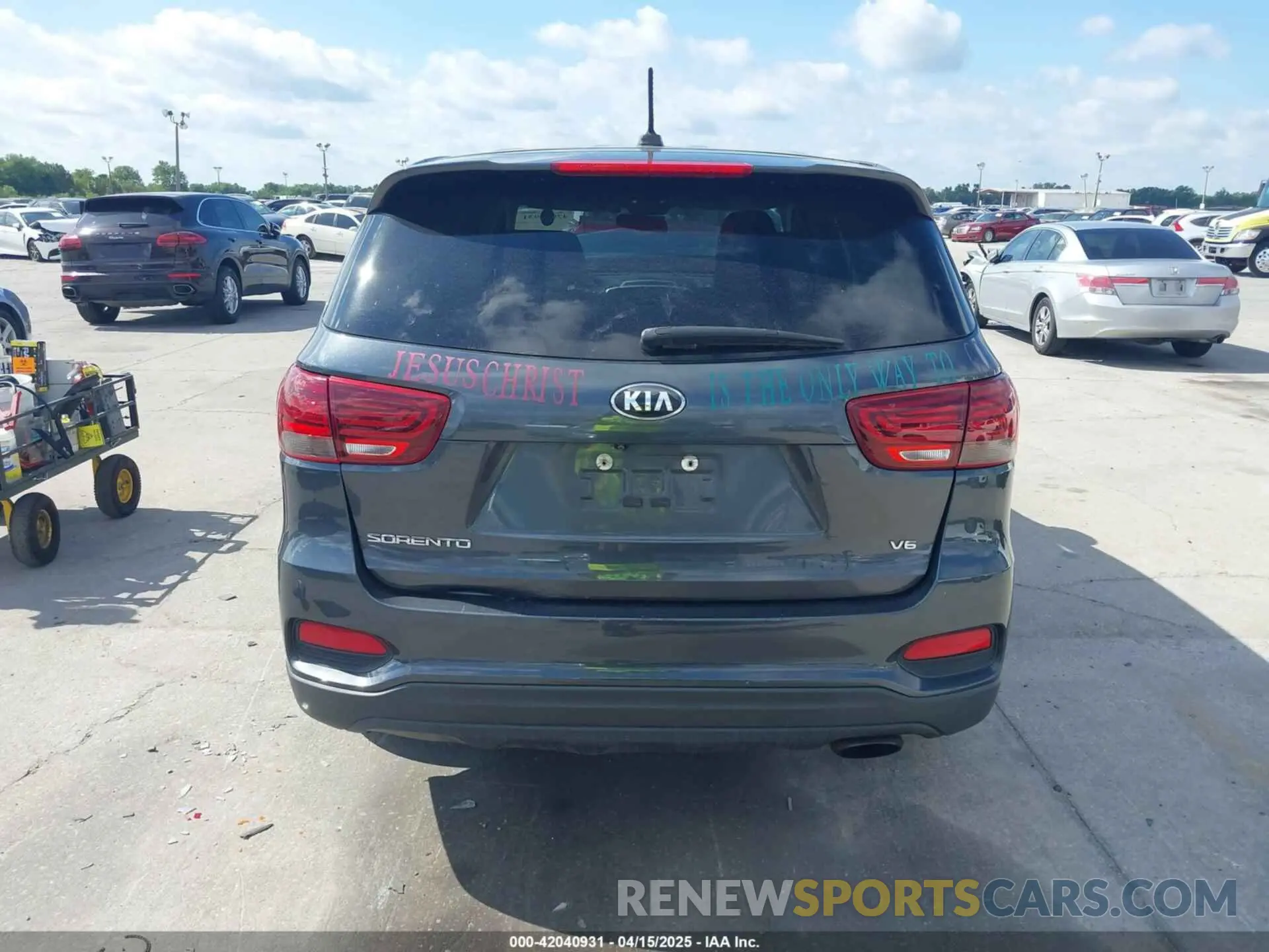 17 Photograph of a damaged car 5XYPG4A56LG622631 KIA SORENTO 2020
