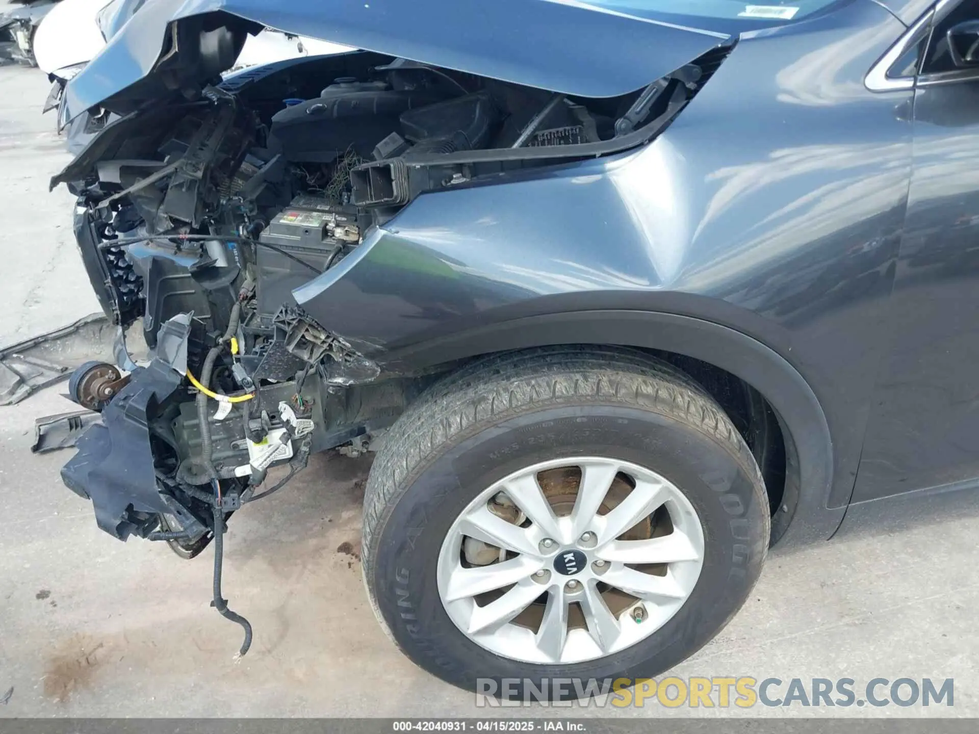6 Photograph of a damaged car 5XYPG4A56LG622631 KIA SORENTO 2020