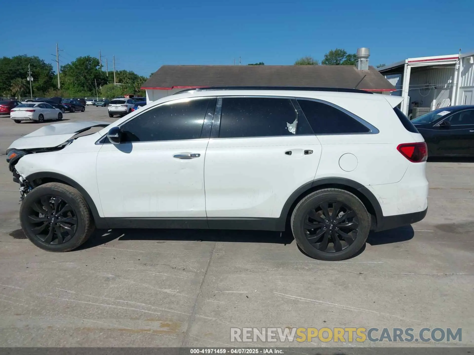 15 Photograph of a damaged car 5XYPG4A56LG655600 KIA SORENTO 2020