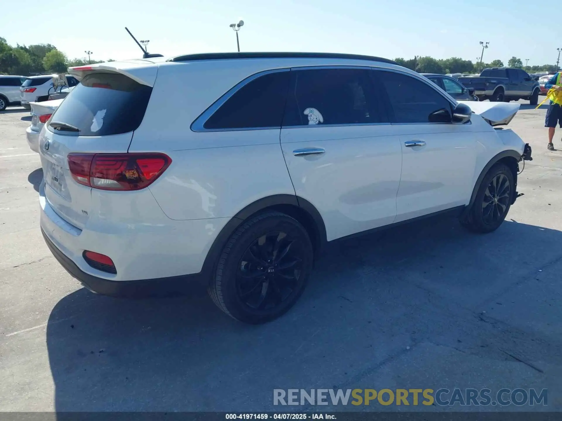4 Photograph of a damaged car 5XYPG4A56LG655600 KIA SORENTO 2020