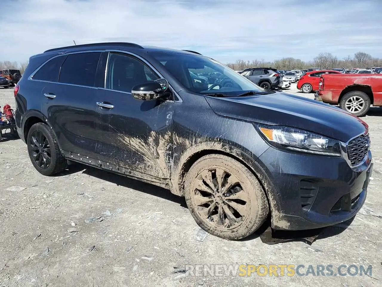 4 Photograph of a damaged car 5XYPG4A56LG671831 KIA SORENTO 2020