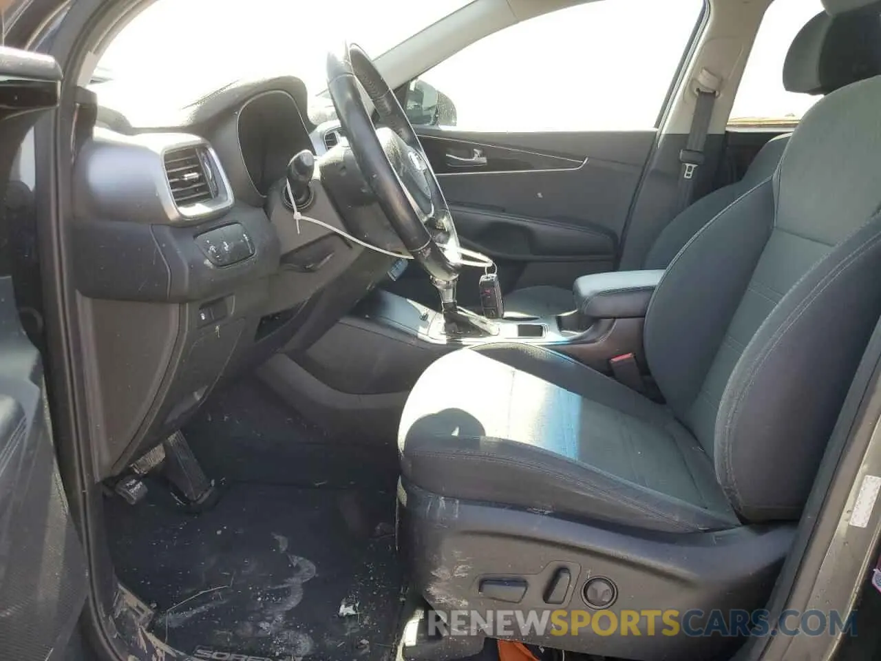 7 Photograph of a damaged car 5XYPG4A56LG671831 KIA SORENTO 2020