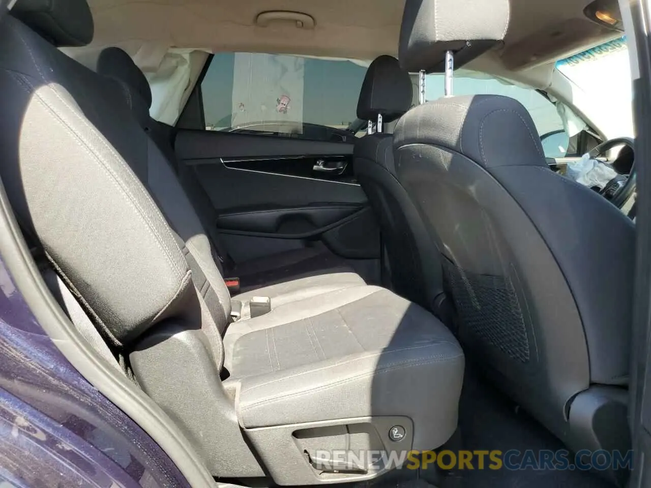 11 Photograph of a damaged car 5XYPG4A56LG690993 KIA SORENTO 2020