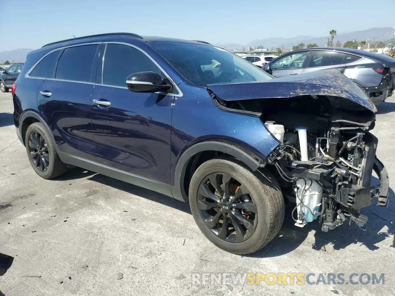 4 Photograph of a damaged car 5XYPG4A56LG690993 KIA SORENTO 2020