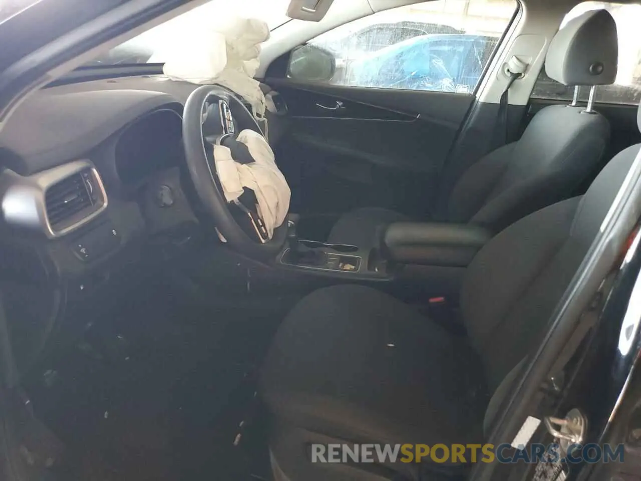 7 Photograph of a damaged car 5XYPG4A57LG615123 KIA SORENTO 2020
