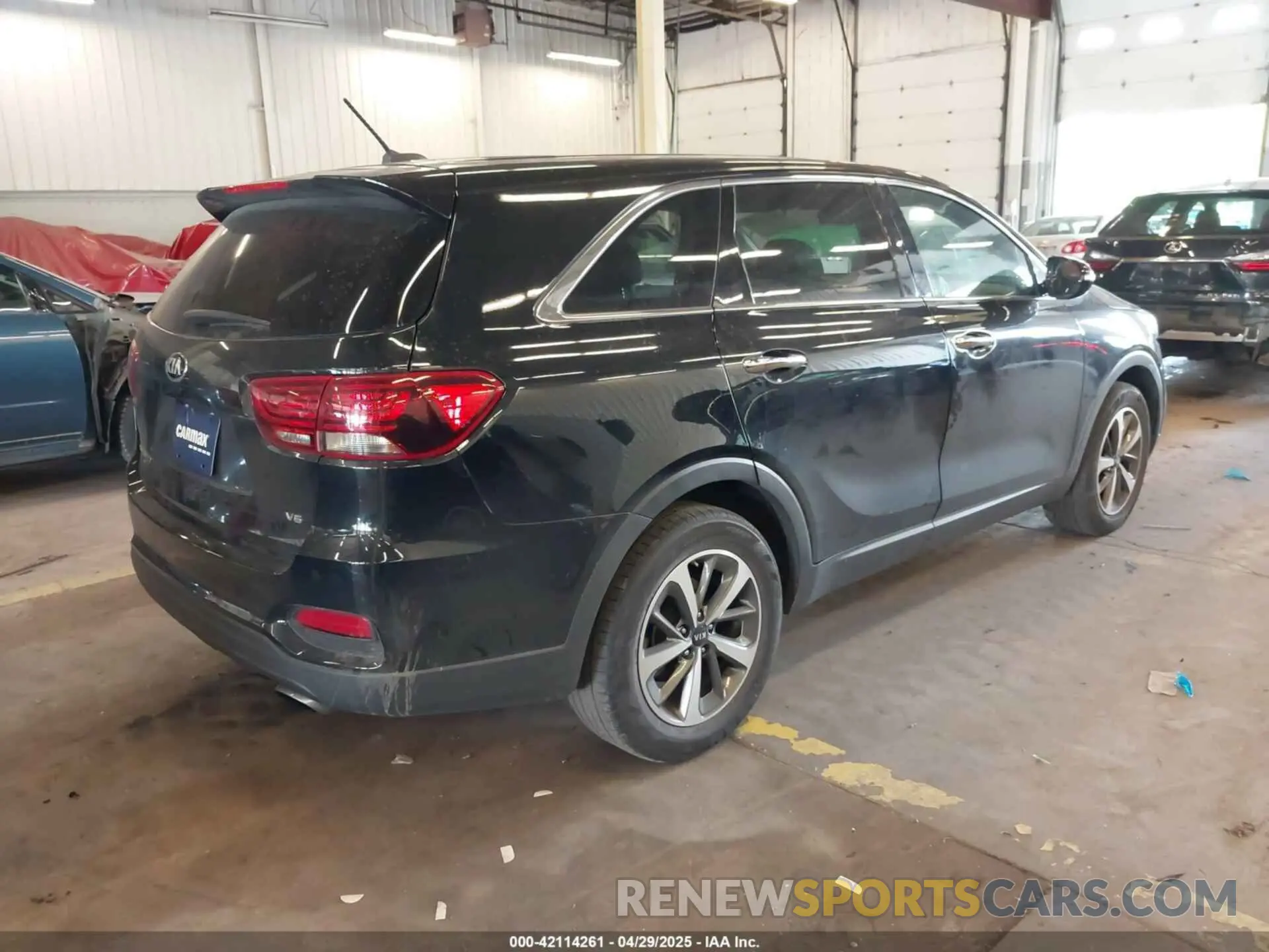 4 Photograph of a damaged car 5XYPG4A57LG620659 KIA SORENTO 2020