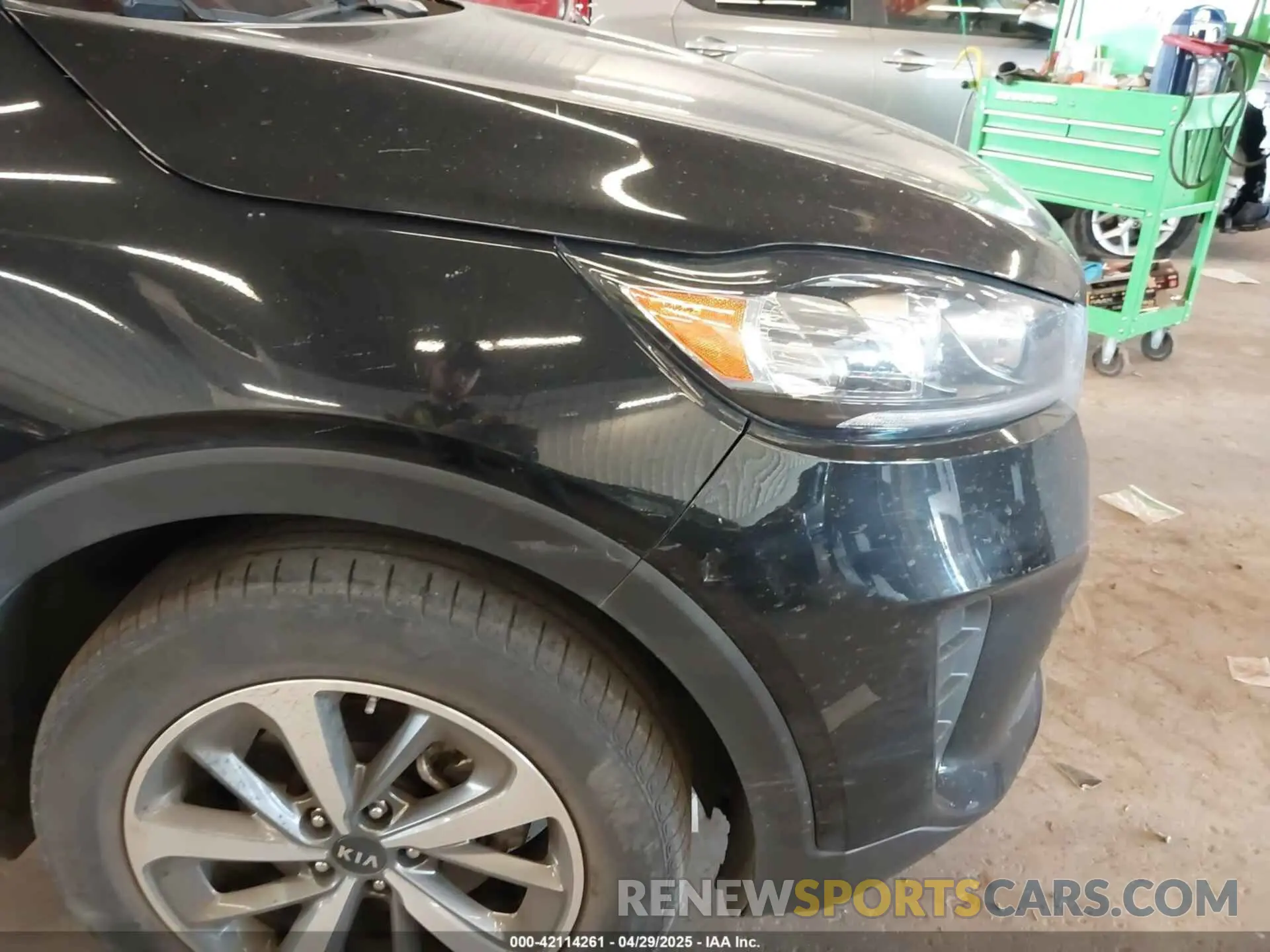 6 Photograph of a damaged car 5XYPG4A57LG620659 KIA SORENTO 2020