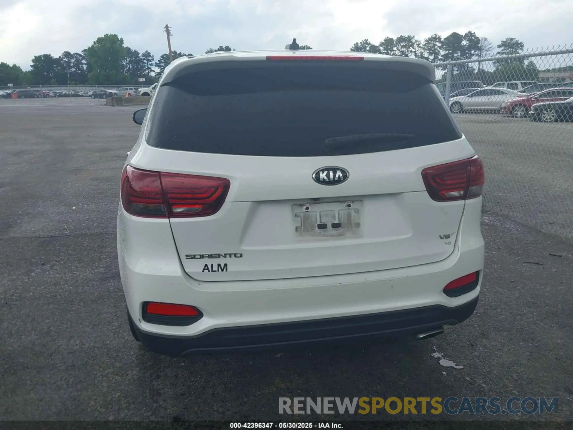 16 Photograph of a damaged car 5XYPG4A57LG622816 KIA SORENTO 2020