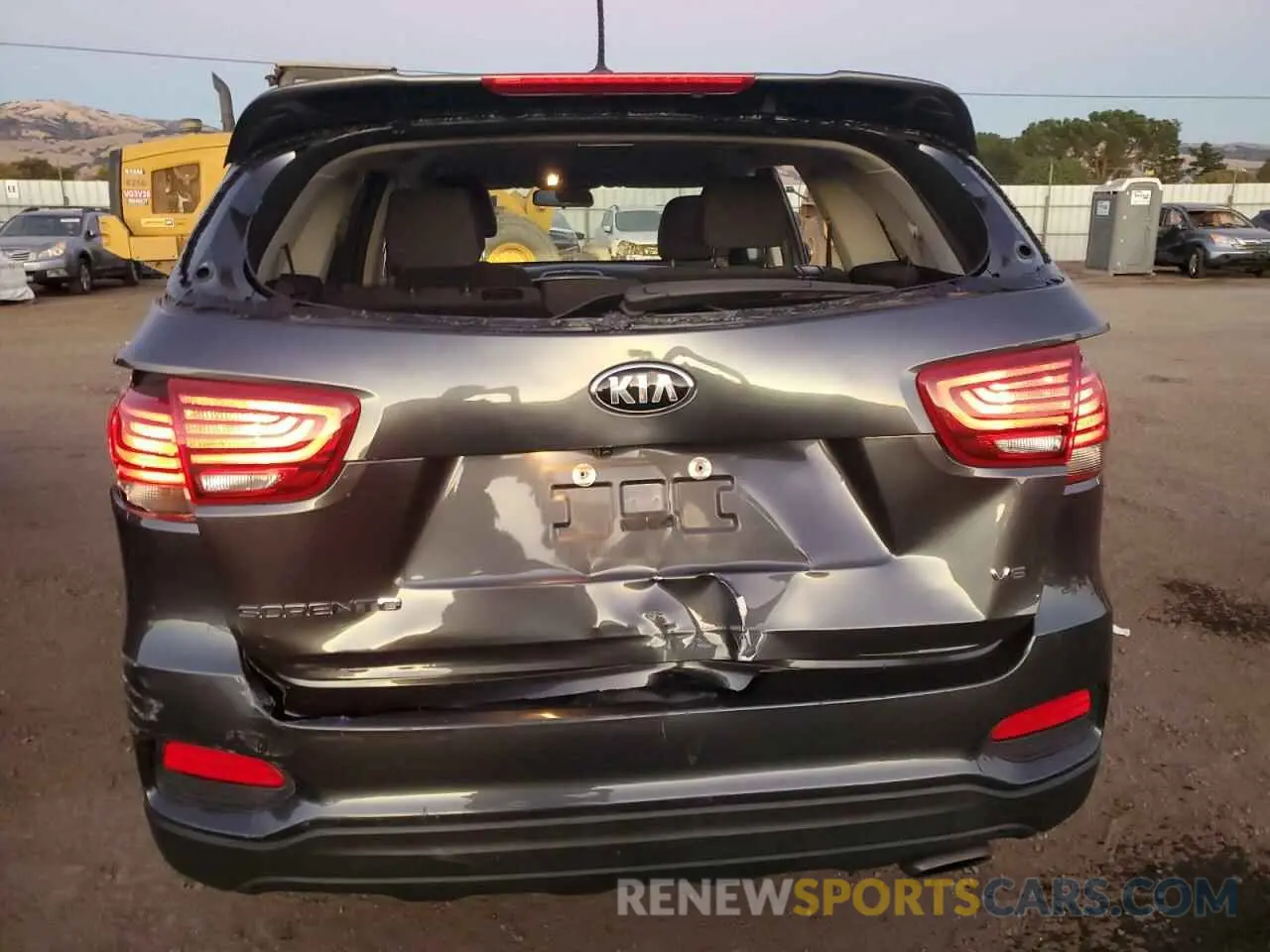6 Photograph of a damaged car 5XYPG4A57LG628745 KIA SORENTO 2020