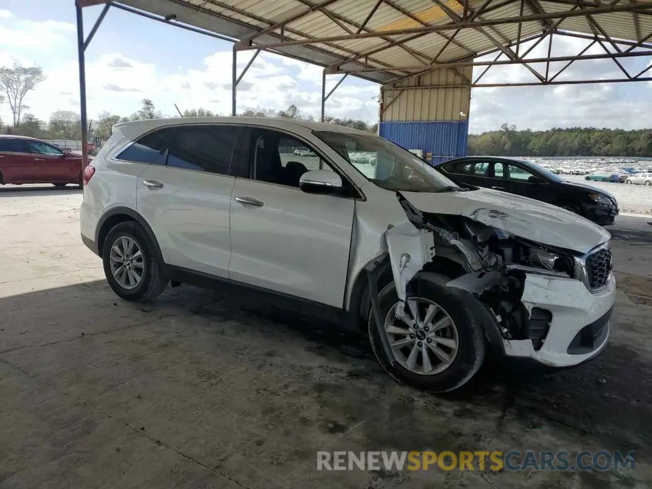 4 Photograph of a damaged car 5XYPG4A57LG668484 KIA SORENTO 2020