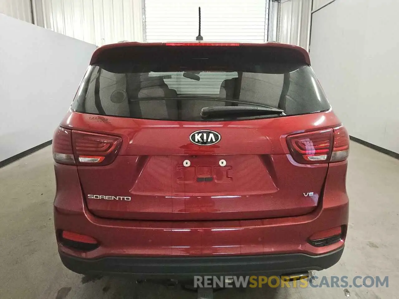 6 Photograph of a damaged car 5XYPG4A57LG693210 KIA SORENTO 2020