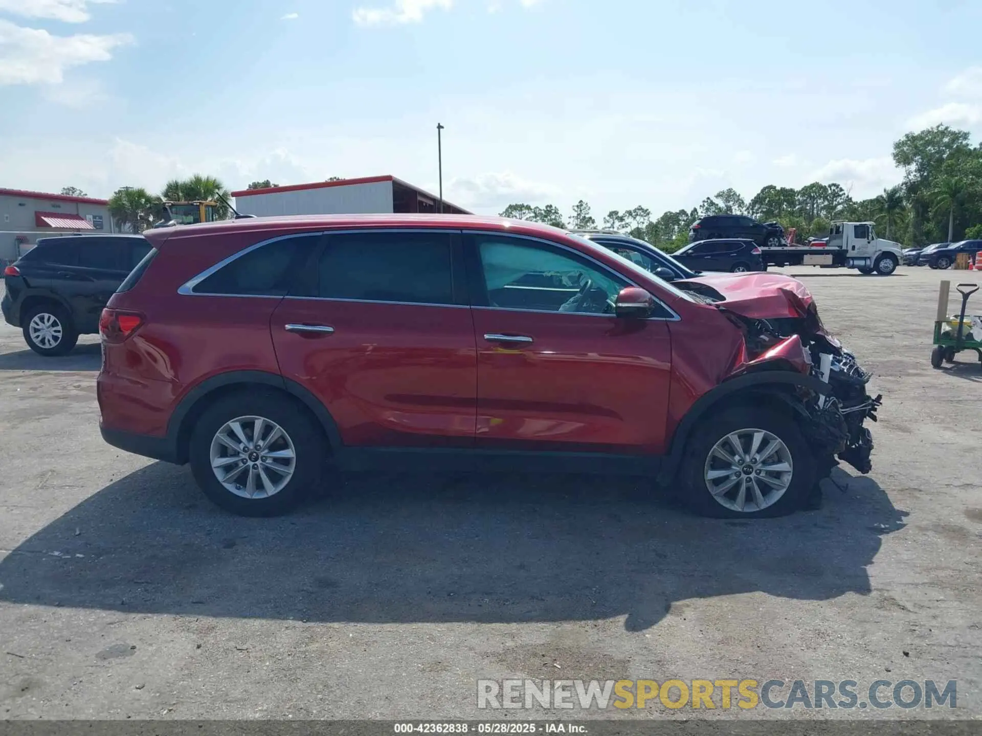 13 Photograph of a damaged car 5XYPG4A58LG625918 KIA SORENTO 2020