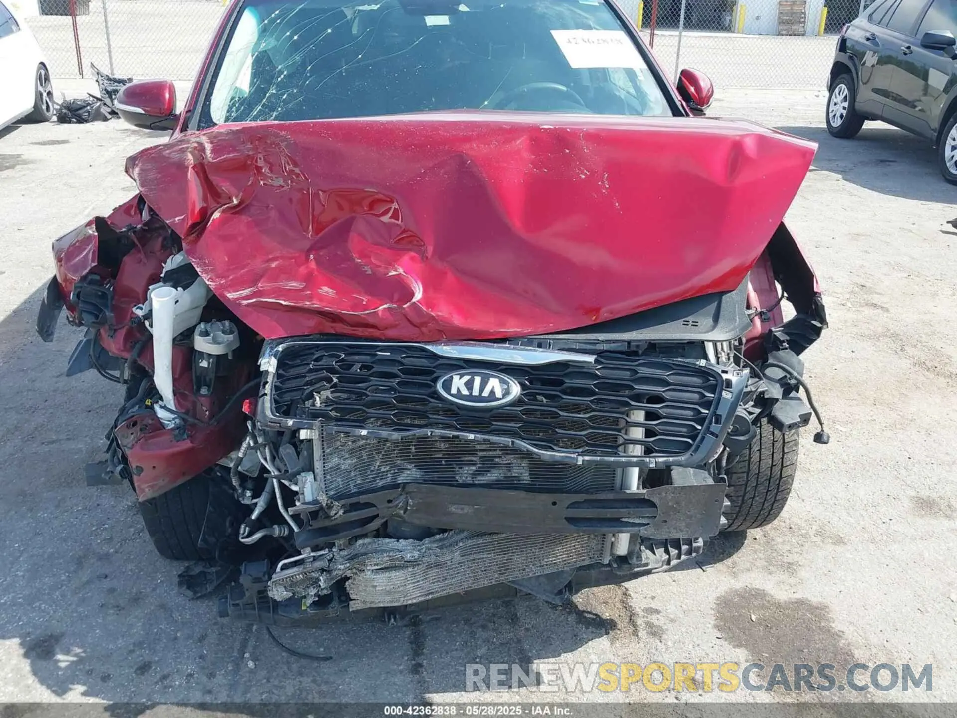 6 Photograph of a damaged car 5XYPG4A58LG625918 KIA SORENTO 2020