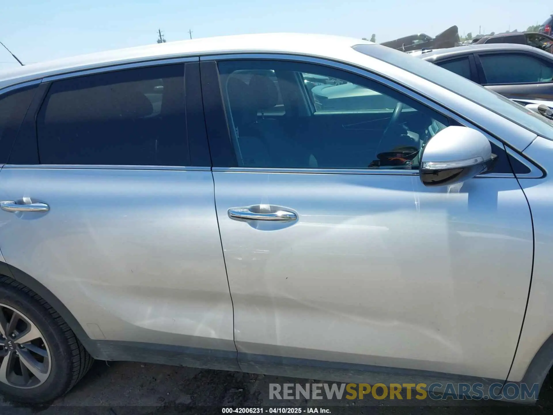 13 Photograph of a damaged car 5XYPG4A58LG669899 KIA SORENTO 2020