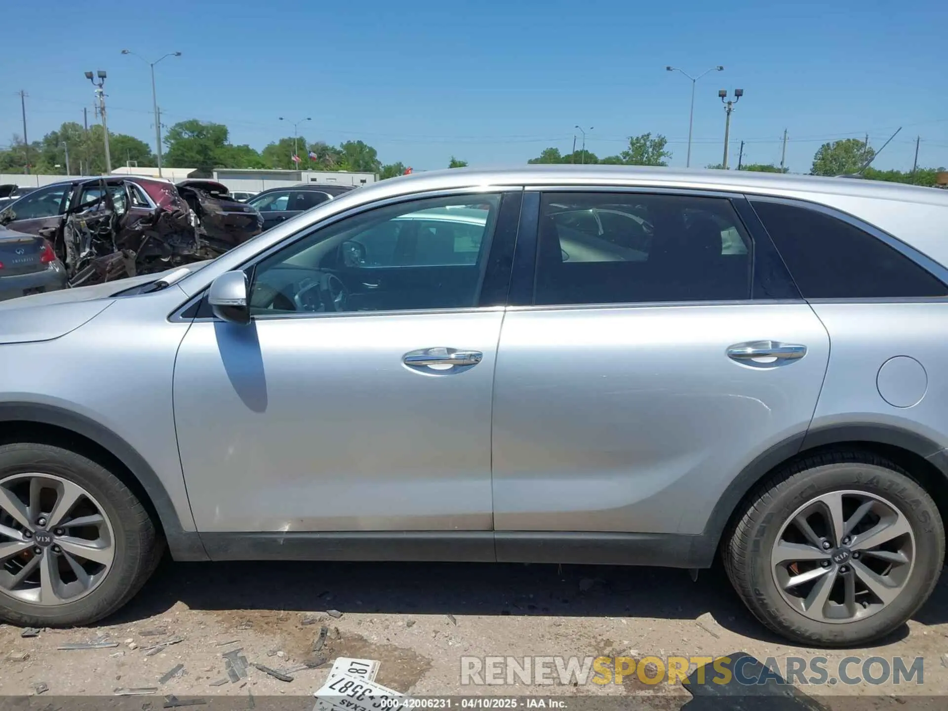 14 Photograph of a damaged car 5XYPG4A58LG669899 KIA SORENTO 2020