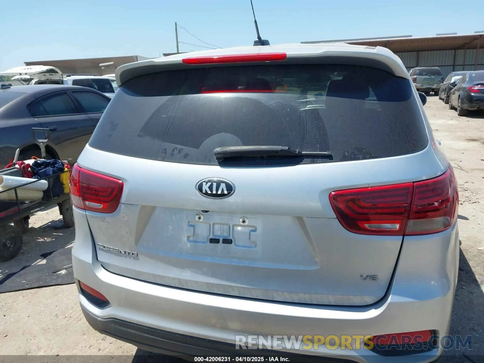 16 Photograph of a damaged car 5XYPG4A58LG669899 KIA SORENTO 2020
