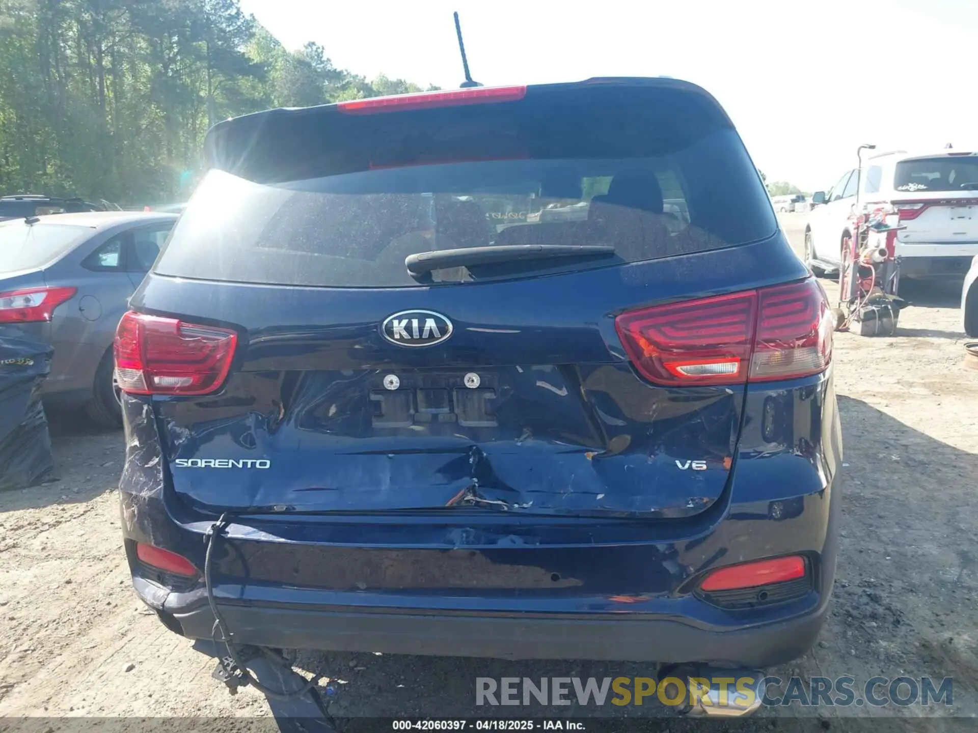16 Photograph of a damaged car 5XYPG4A58LG695161 KIA SORENTO 2020