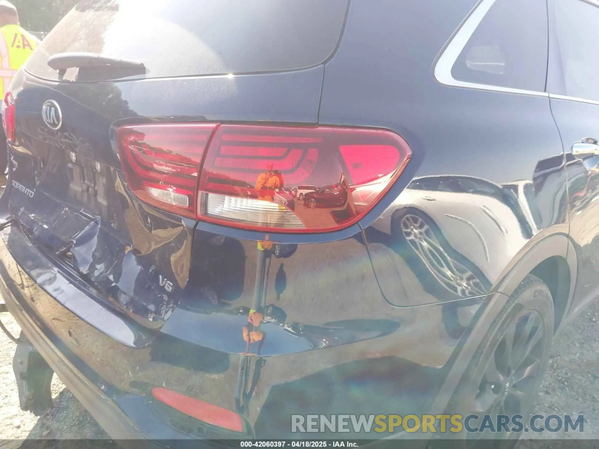 17 Photograph of a damaged car 5XYPG4A58LG695161 KIA SORENTO 2020