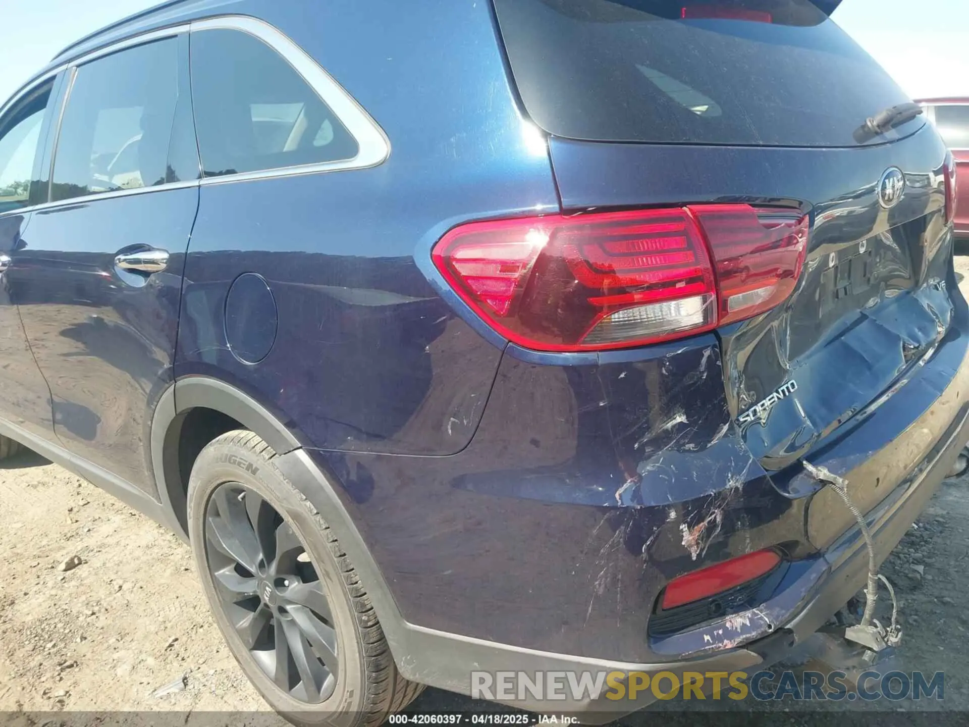 18 Photograph of a damaged car 5XYPG4A58LG695161 KIA SORENTO 2020