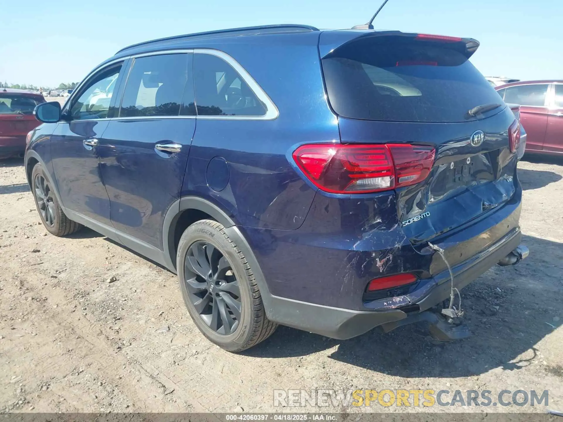 3 Photograph of a damaged car 5XYPG4A58LG695161 KIA SORENTO 2020