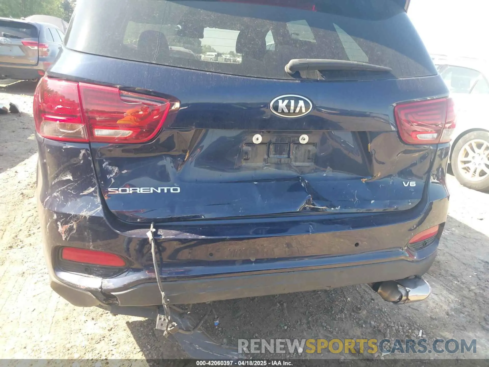 6 Photograph of a damaged car 5XYPG4A58LG695161 KIA SORENTO 2020