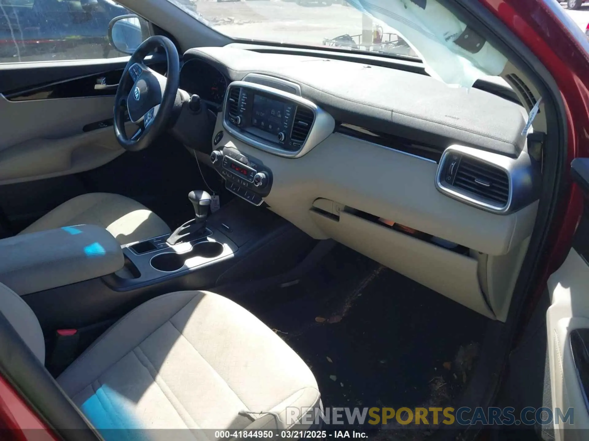 5 Photograph of a damaged car 5XYPG4A58LG710791 KIA SORENTO 2020