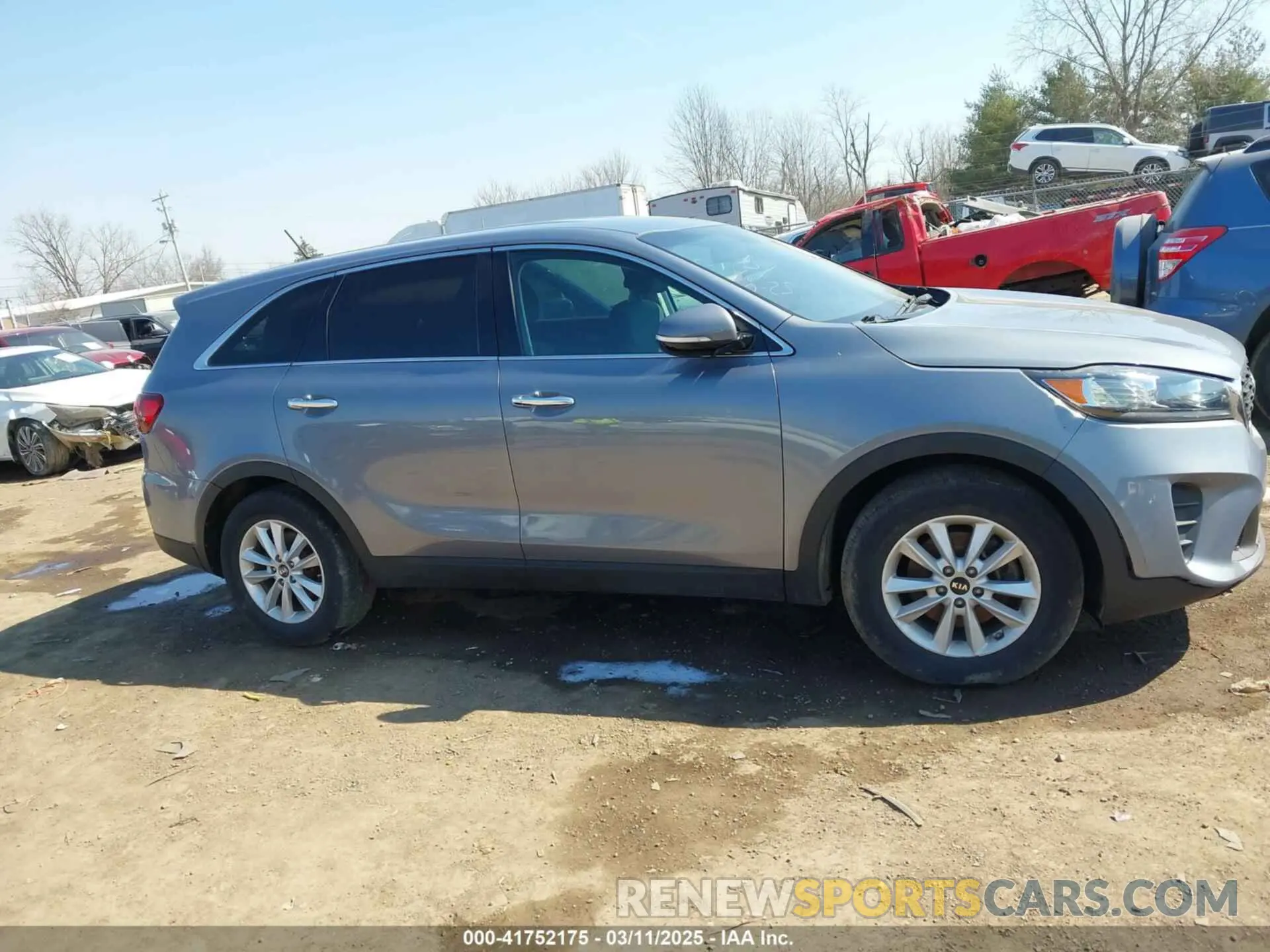 13 Photograph of a damaged car 5XYPG4A59LG620081 KIA SORENTO 2020