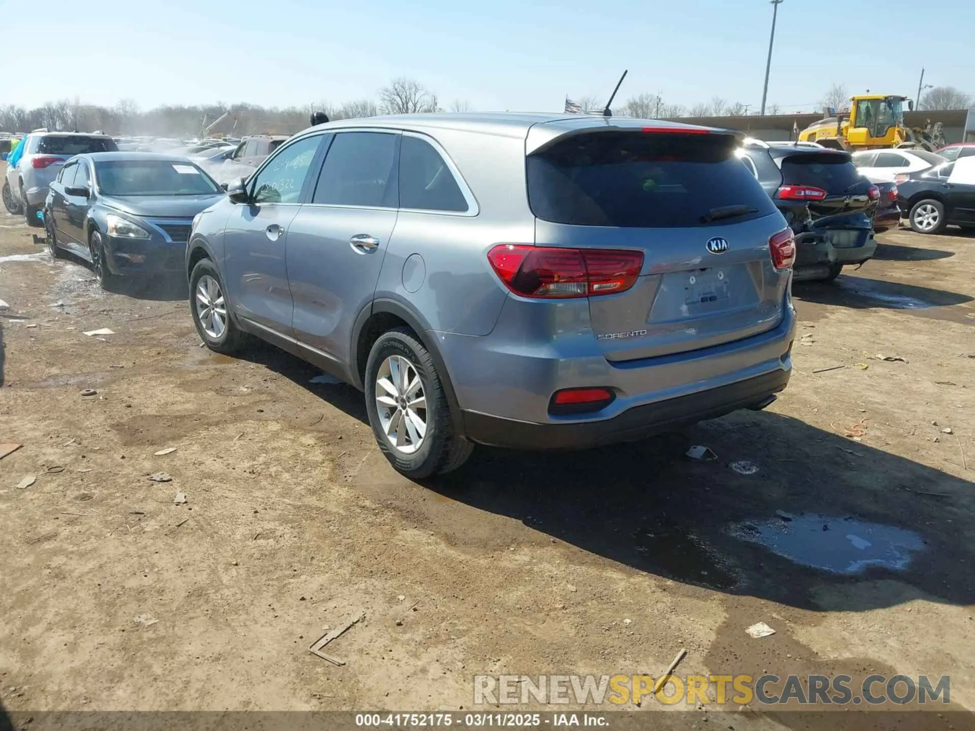 3 Photograph of a damaged car 5XYPG4A59LG620081 KIA SORENTO 2020