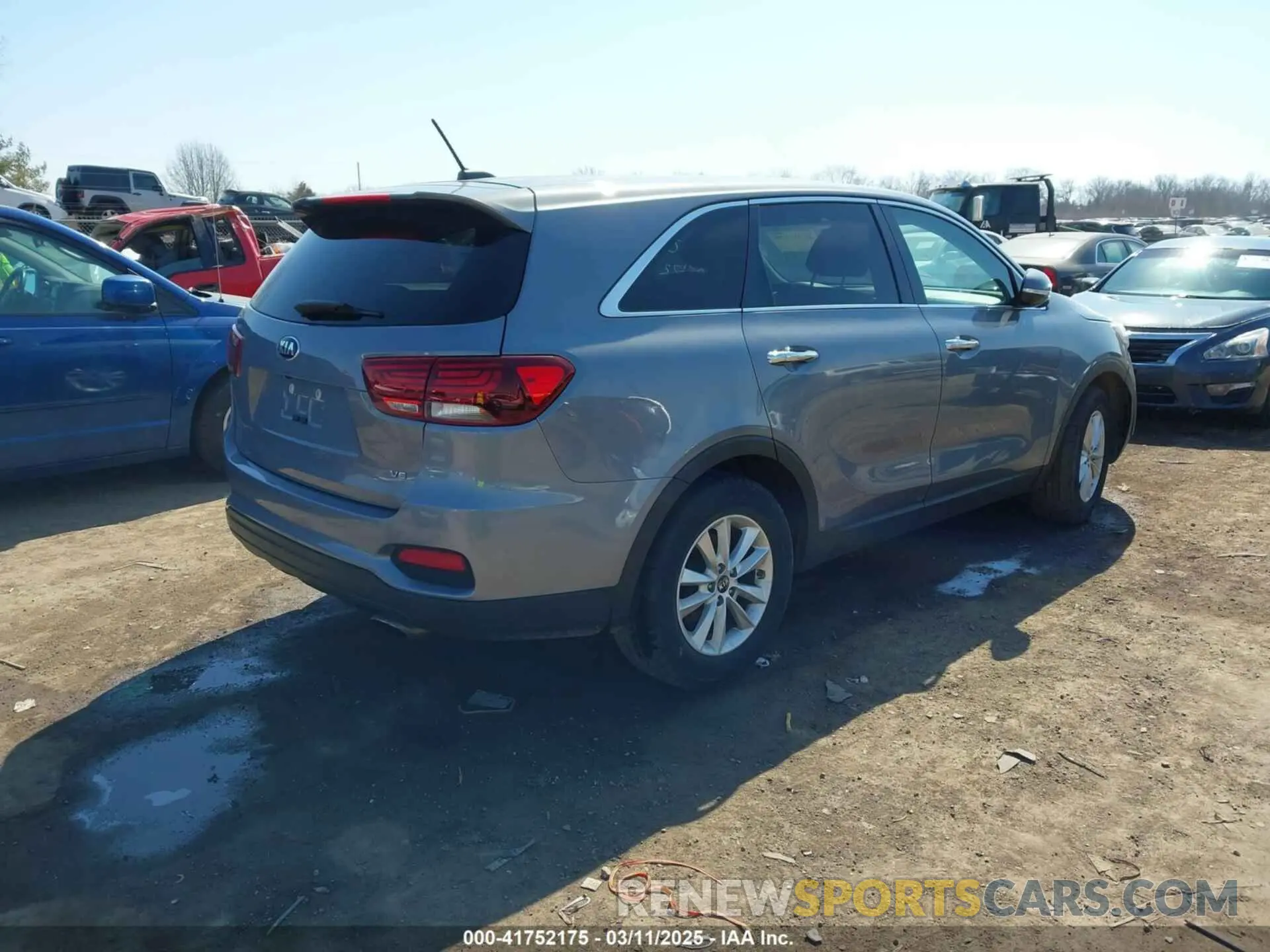 4 Photograph of a damaged car 5XYPG4A59LG620081 KIA SORENTO 2020