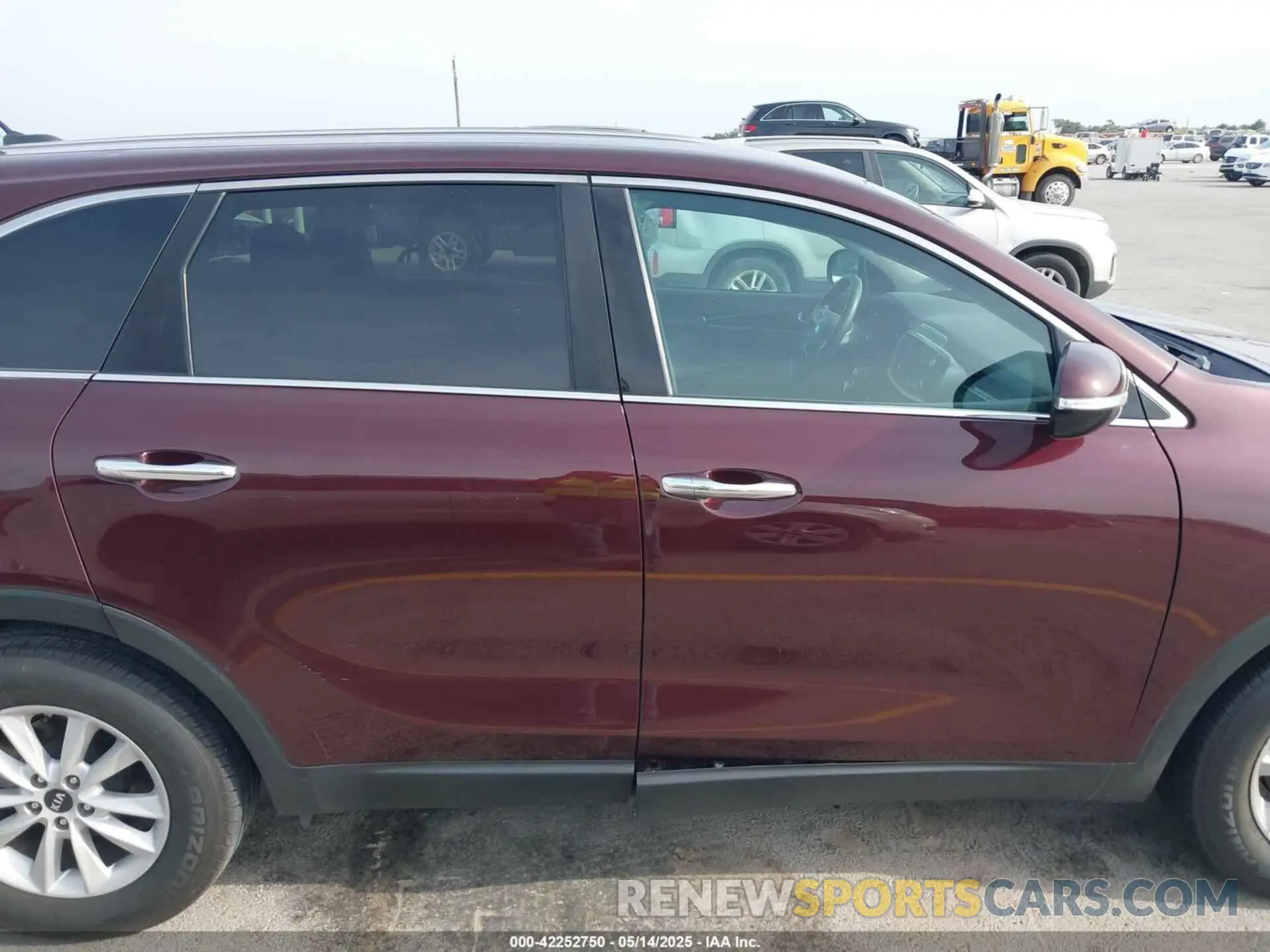 13 Photograph of a damaged car 5XYPG4A59LG621439 KIA SORENTO 2020