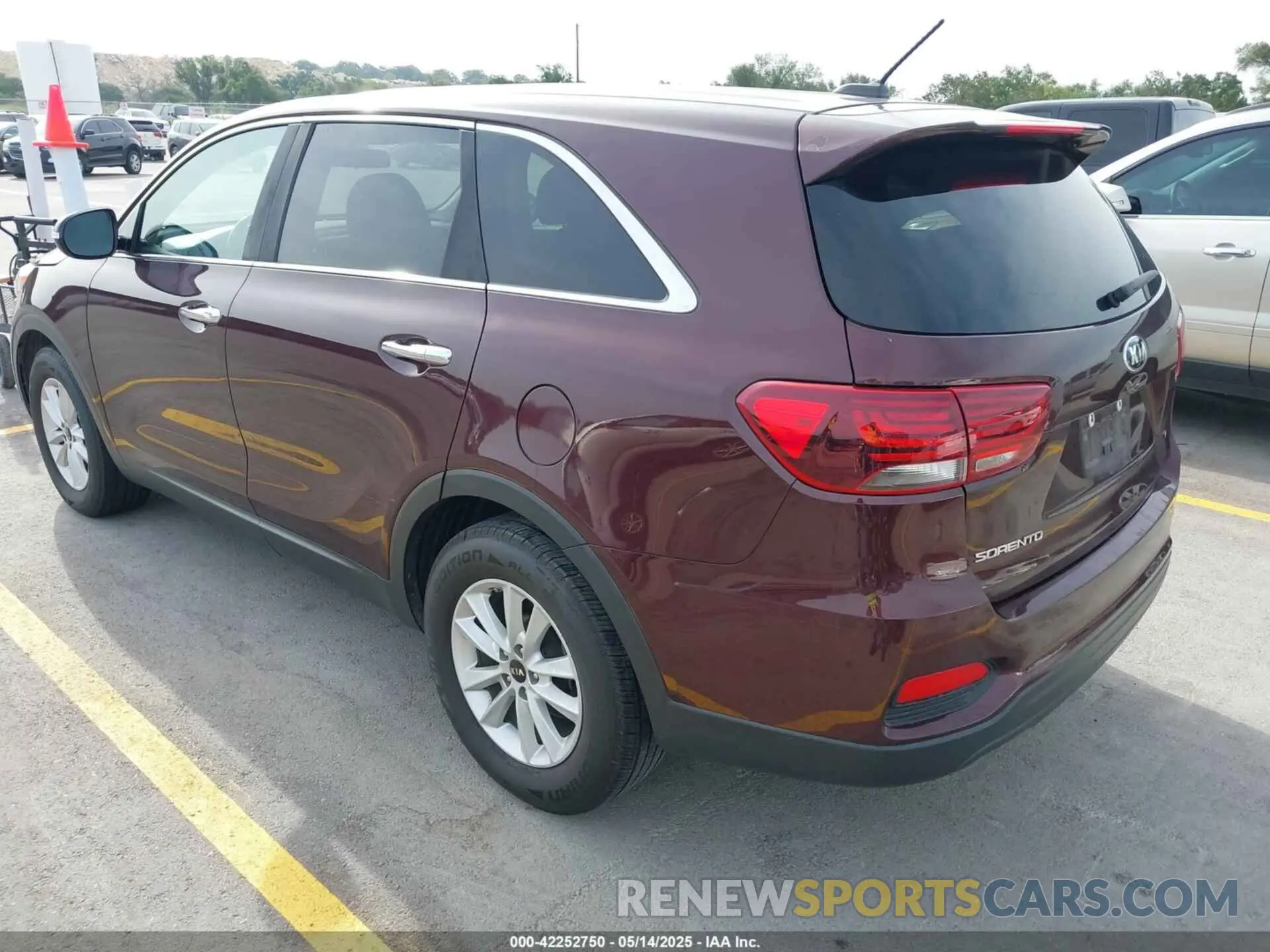 3 Photograph of a damaged car 5XYPG4A59LG621439 KIA SORENTO 2020