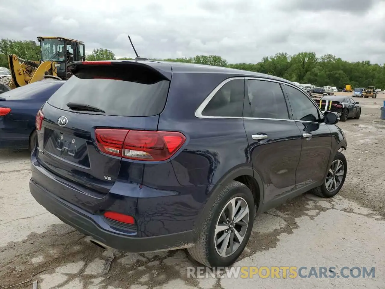 3 Photograph of a damaged car 5XYPG4A5XLG612720 KIA SORENTO 2020