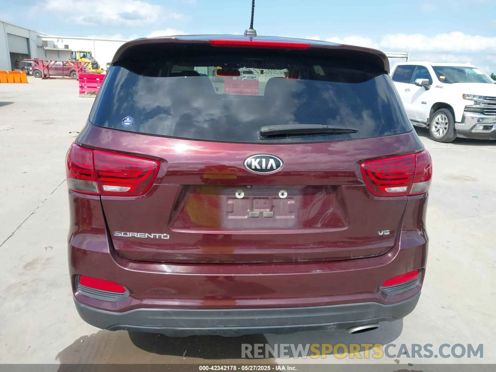 17 Photograph of a damaged car 5XYPG4A5XLG619599 KIA SORENTO 2020