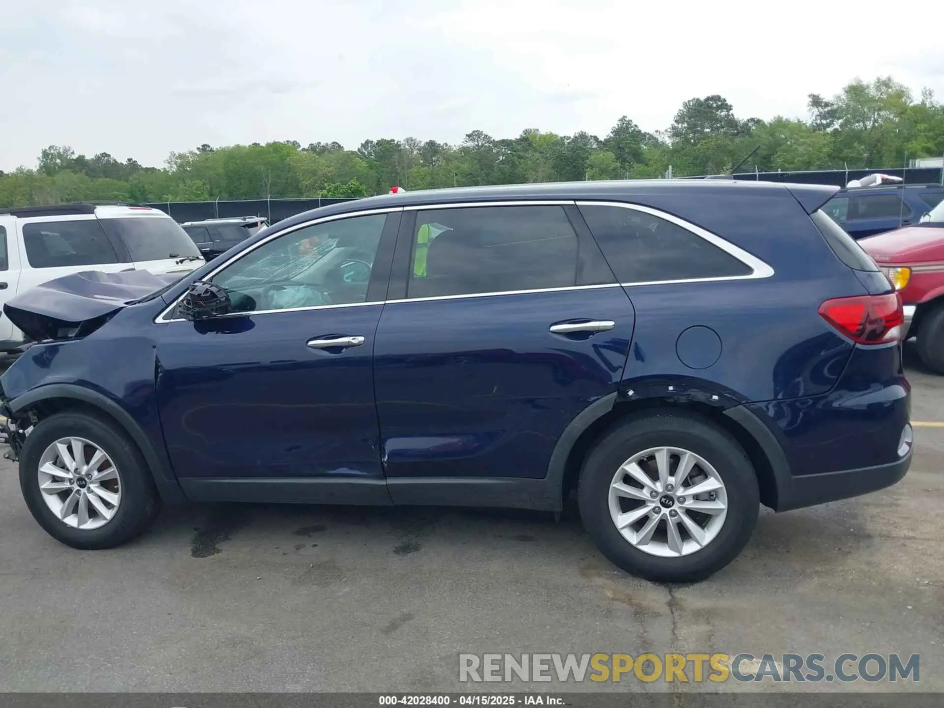 14 Photograph of a damaged car 5XYPG4A5XLG626844 KIA SORENTO 2020
