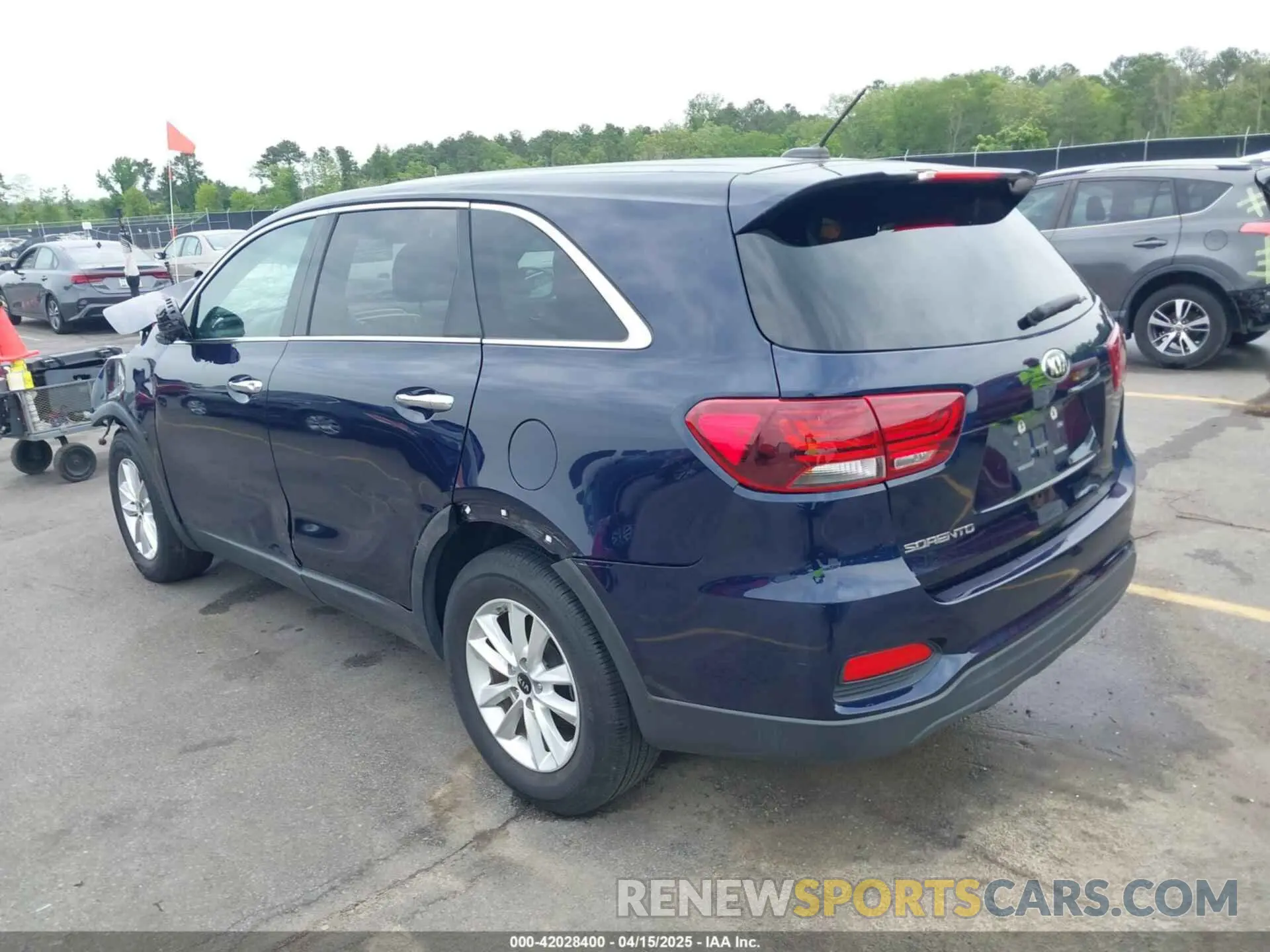 3 Photograph of a damaged car 5XYPG4A5XLG626844 KIA SORENTO 2020