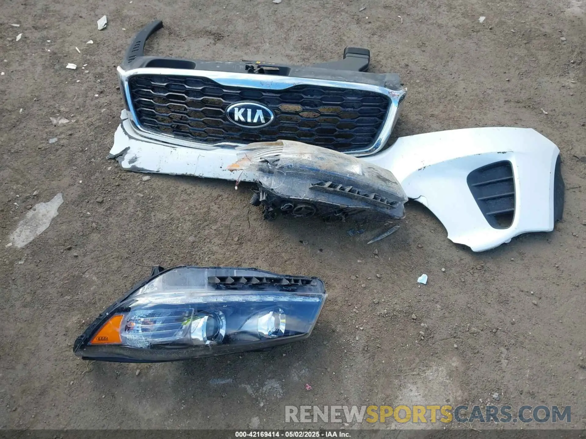 12 Photograph of a damaged car 5XYPG4A5XLG628626 KIA SORENTO 2020